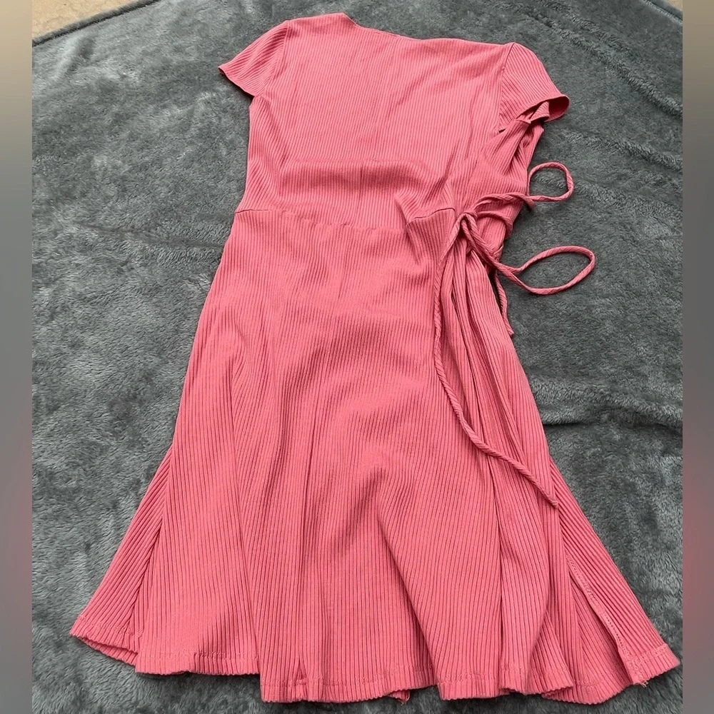 Reformation dark pink short sleeve midi wrap dress NO SIZE TAG Fits a size Small - Picture 4 of 4